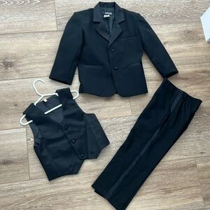 Gio Giovanni boys tuxedo size 4